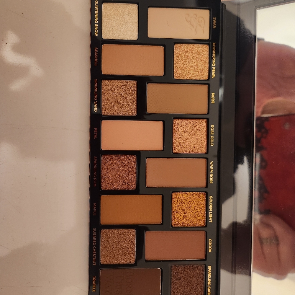 The Natural Nudes - complexion inspired eye shadow palette - Picture 5 of 7
